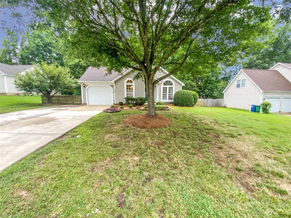 5102 Ashie Ave, Matthews, NC 28104