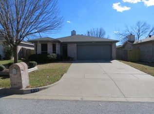 916 Ashmount Ln, Arlington, TX 76017