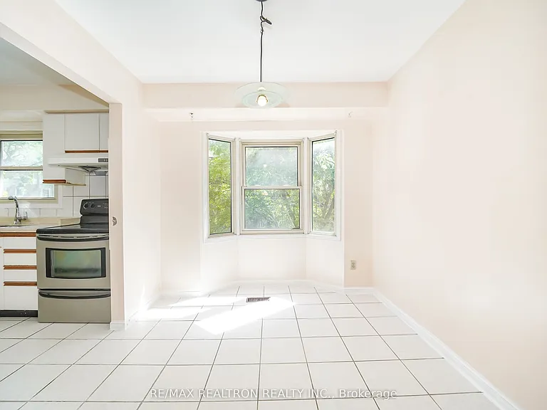 25 Cardwell Ave #24 — Photo 12