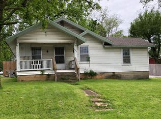423 S Springfield Ave, Bolivar, MO 65613