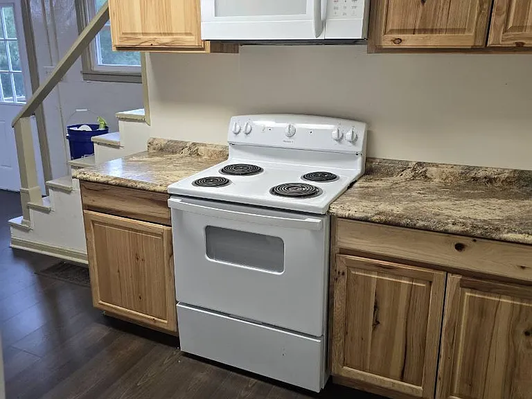 346 Blackburn Ave — Photo 12