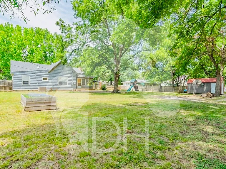 450 N Miller St — Photo 26