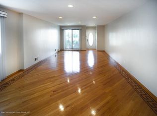 101 Lewiston St, Staten Island, NY 10314