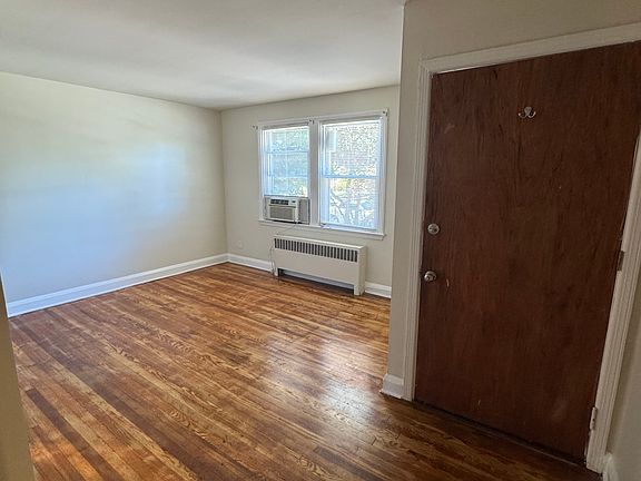 3rd image of 915 E Lake Ave APT 1