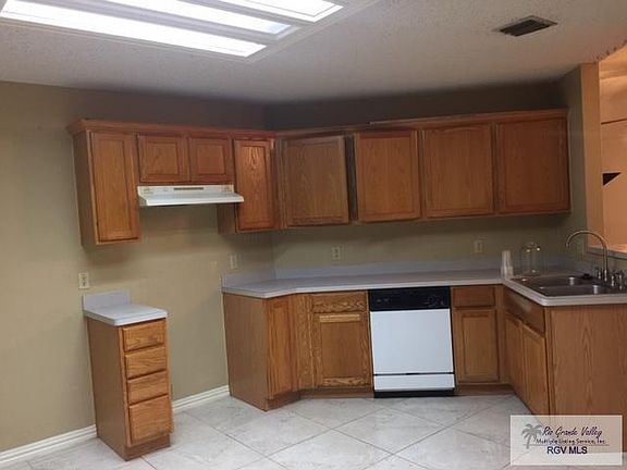 4th image of 2618 E Mark Cir