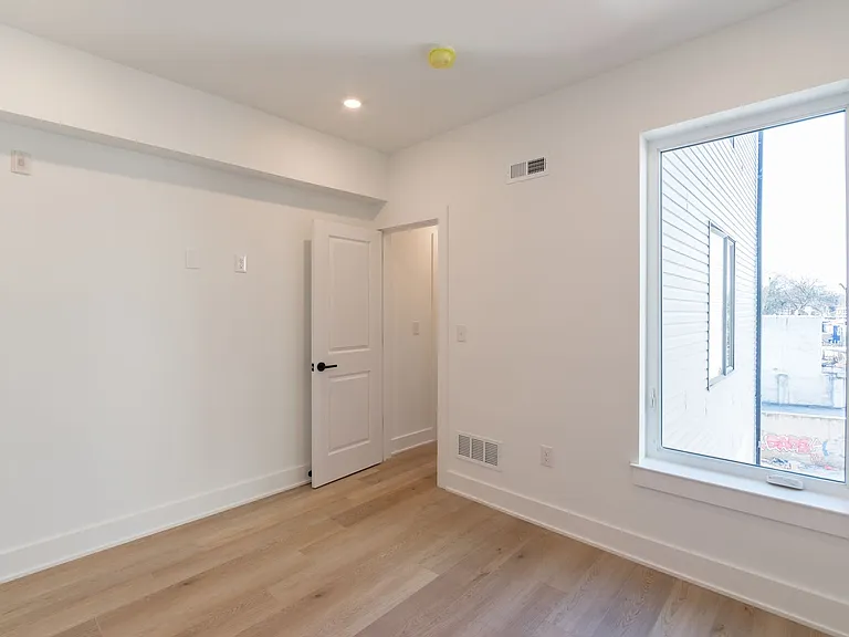 5900 Germantown (The Premiere) — Photo 46