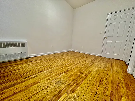 Rented by R New York | media 9