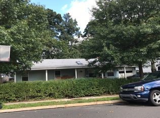 104 Hedgerow Dr, Morrisville, PA 19067