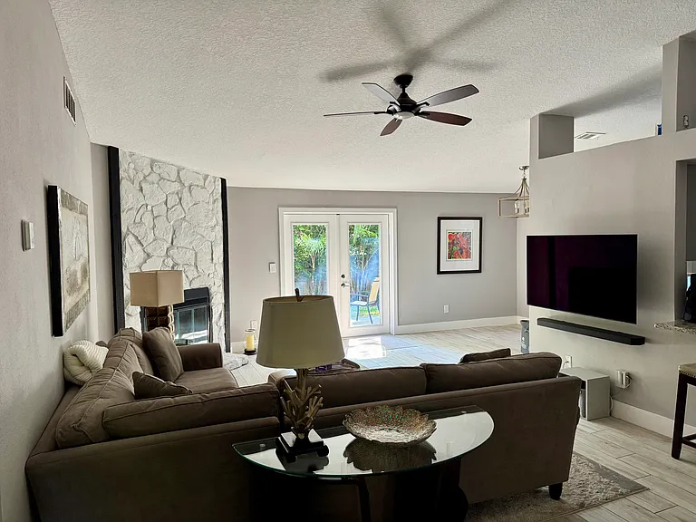 754 Arthurs Ct — Photo 3