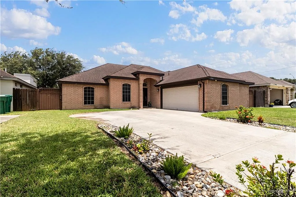 3 bed, 2.5 bath, 1948 sqft, $2,000 — Photo 1