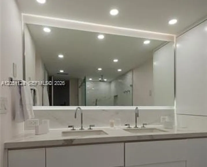 1121 Crandon Blvd #CU-D301 — Photo 32