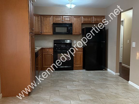 Kitchen & Dining