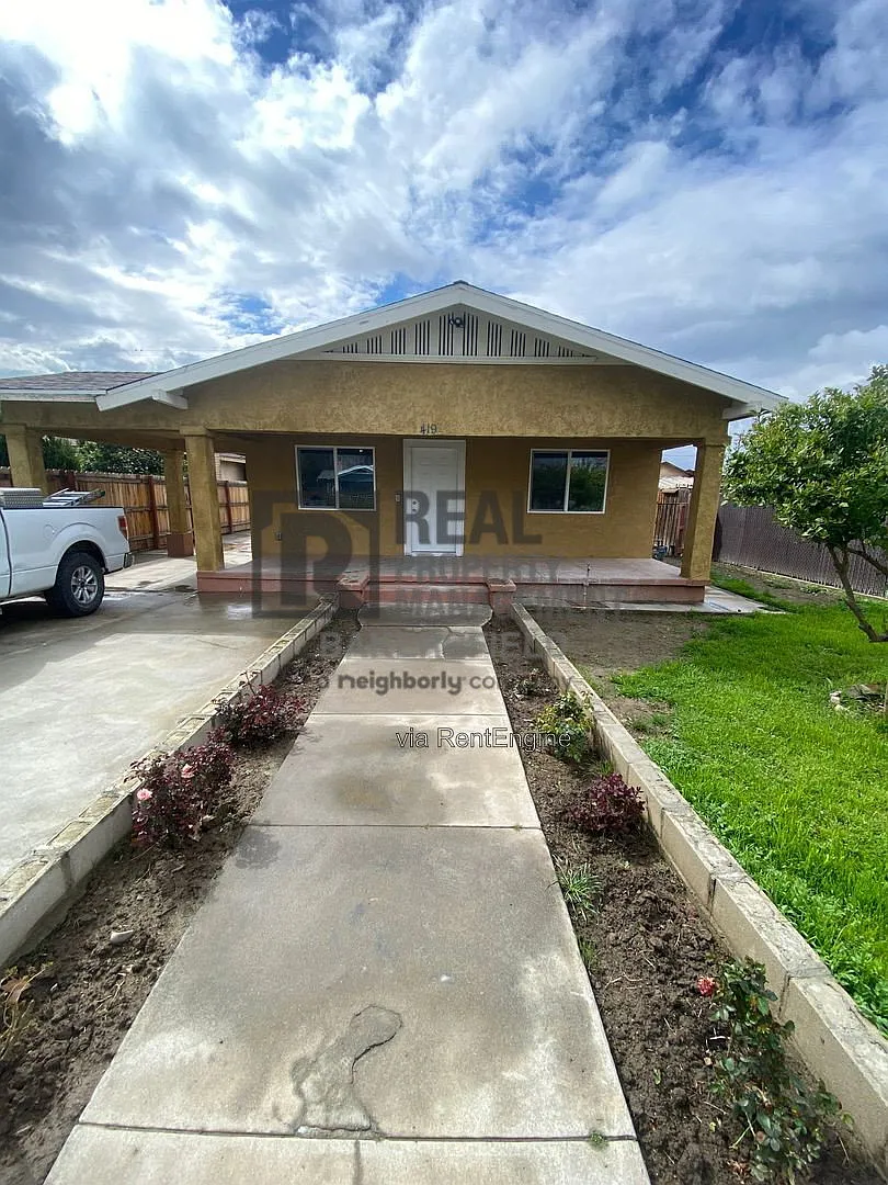 3 bed, 2.0 bath, 916 sqft, $2,000 — Photo 1