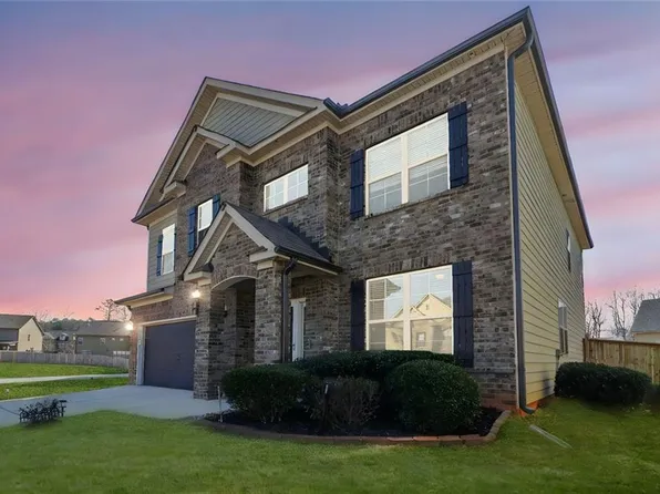 210 Palm Springs Cir, Fairburn, GA 30213