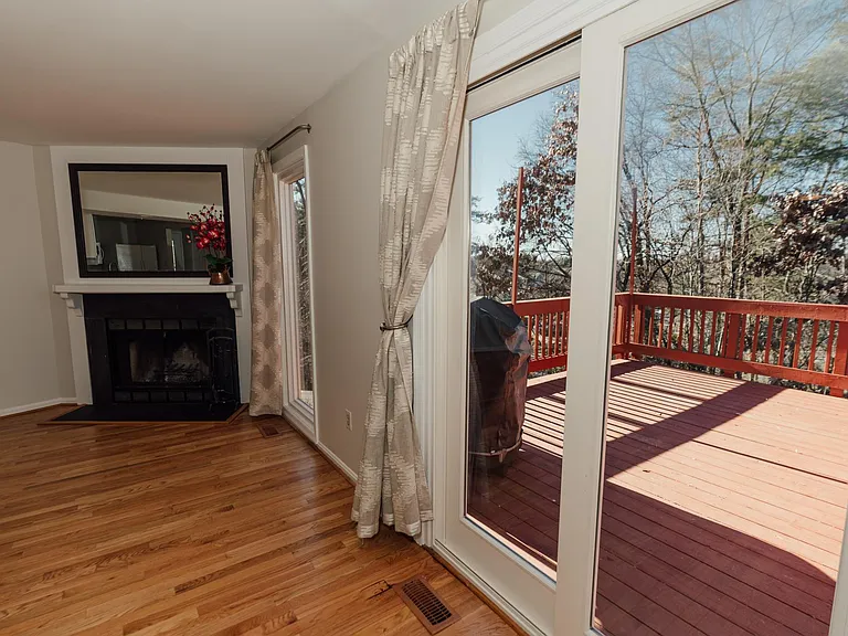 1664 Whisperhill Dr — Photo 4