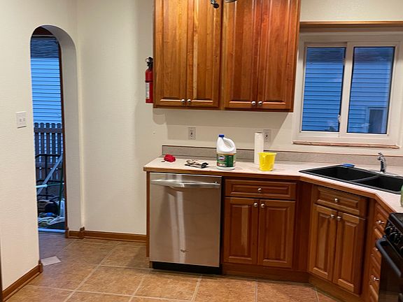 3rd image of 3515 Cribbon Ave