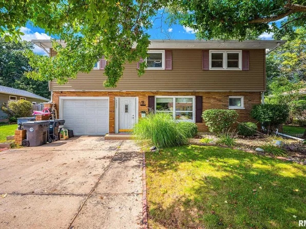 1607 Deppert Dr, Pekin, IL 61554