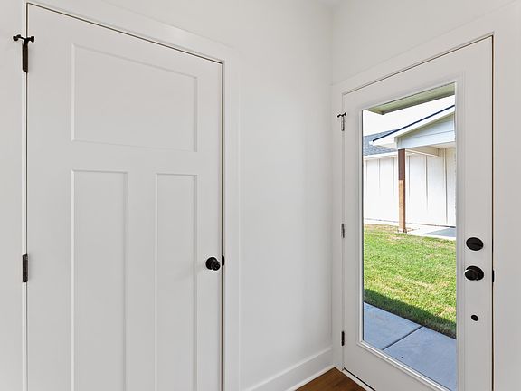 3rd image of 3524 N Azalea St