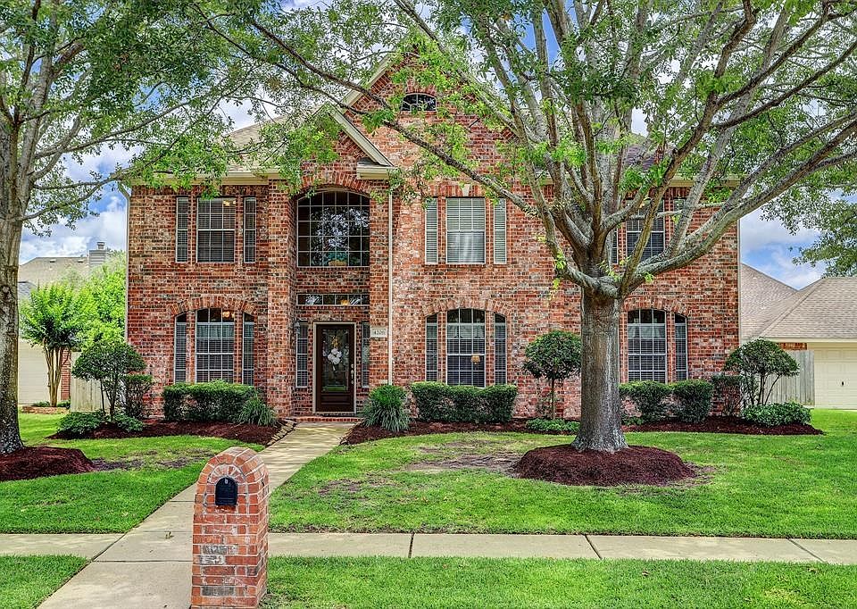 4206 Kirby Oaks Drive S could be your new address!