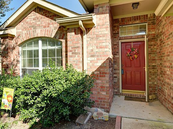 4th image of 110 Aguilar Dr