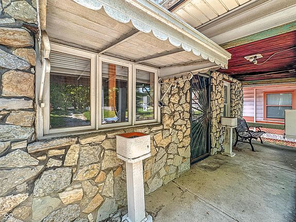5th image of 2332 N Parker Ave