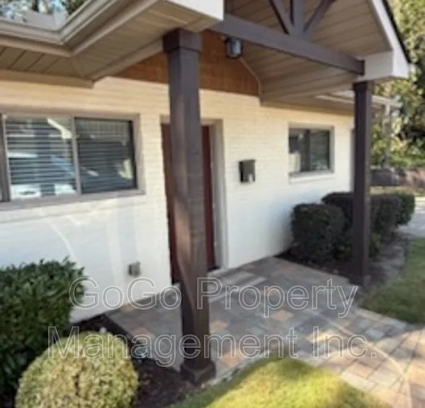 306 W College St #A — Photo 2