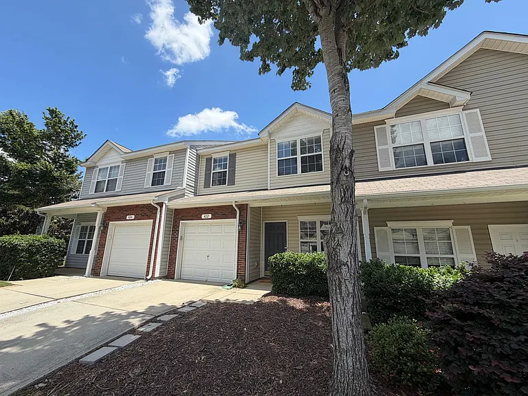422 Delta Dr — Photo 1