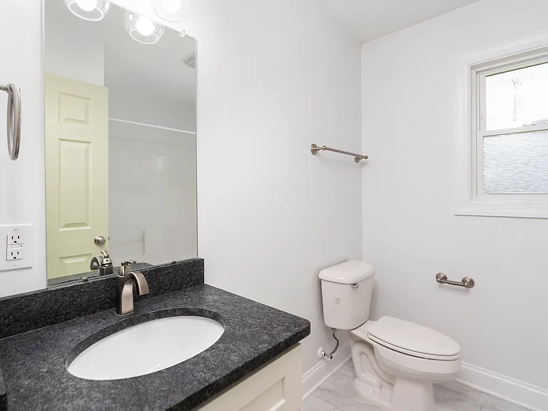 562 N Bayard Ave — Photo 9