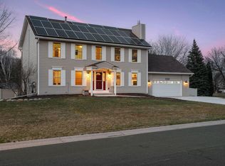10539 W Riverview Dr, Eden Prairie, MN 55347
