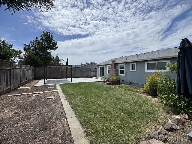 1448 Pleasant St — Photo 29