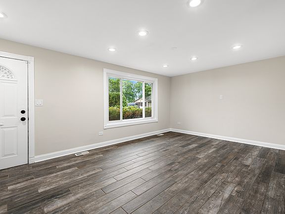 3rd image of 1055 Samson Dr