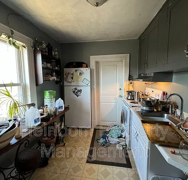 1127 E 3rd St #2 — Photo 5
