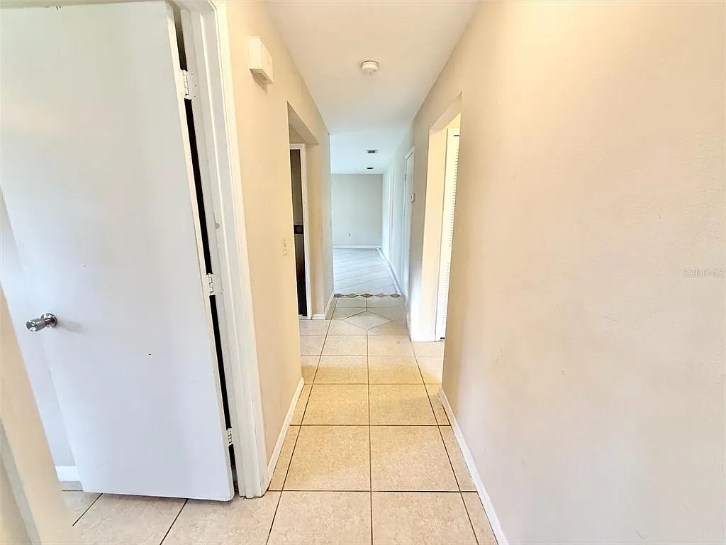 3 bed, 2.0 bath, 1191 sqft, $2,000 — Photo 2