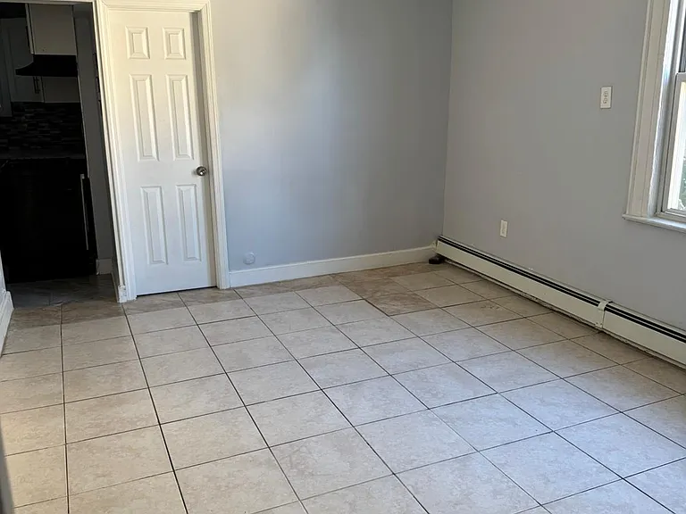 267-269 Goldsmith Ave #C — Photo 5