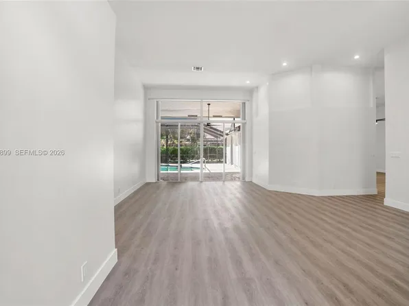 2611 Oakbrook Ln, Fort Lauderdale, FL