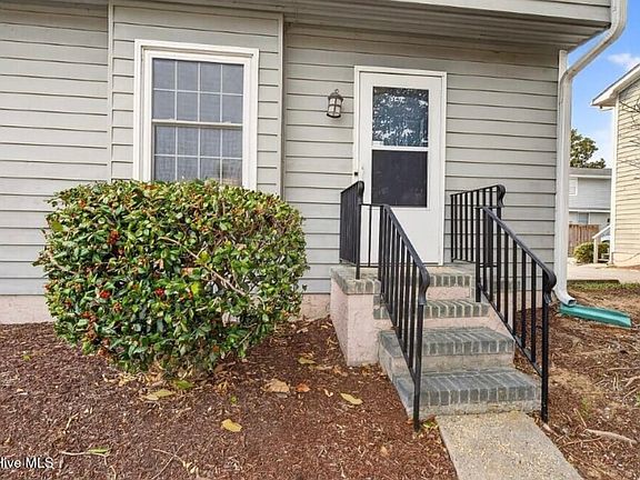3rd image of 306 River Walk Dr