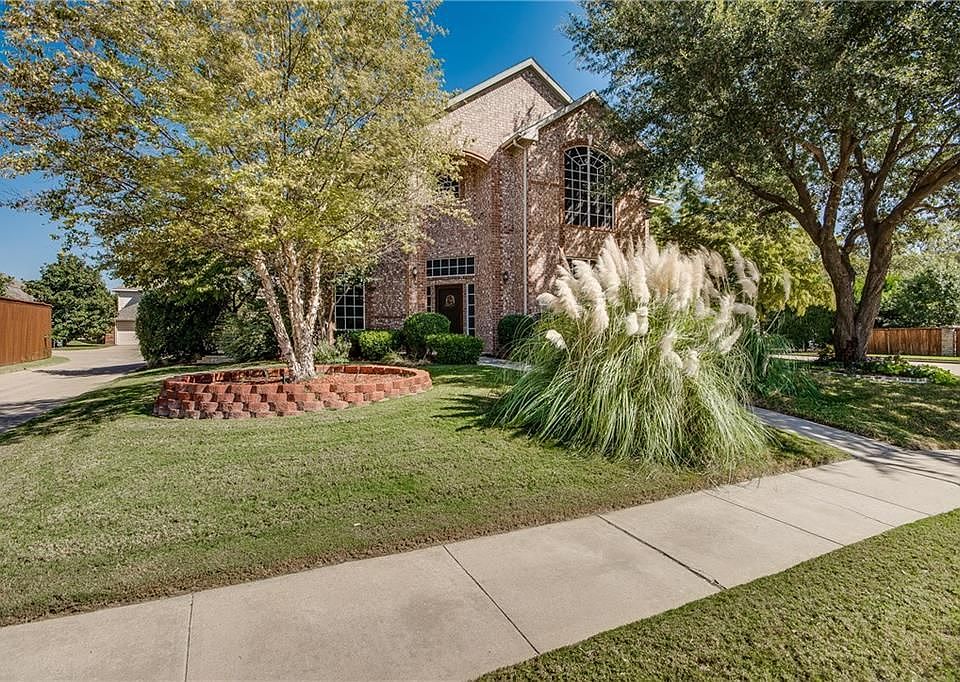 1st image of 305 Plumas Dr