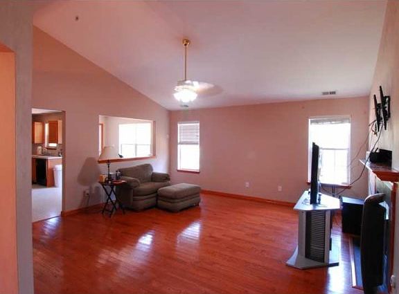 4th image of 4120 Scotfield Dr