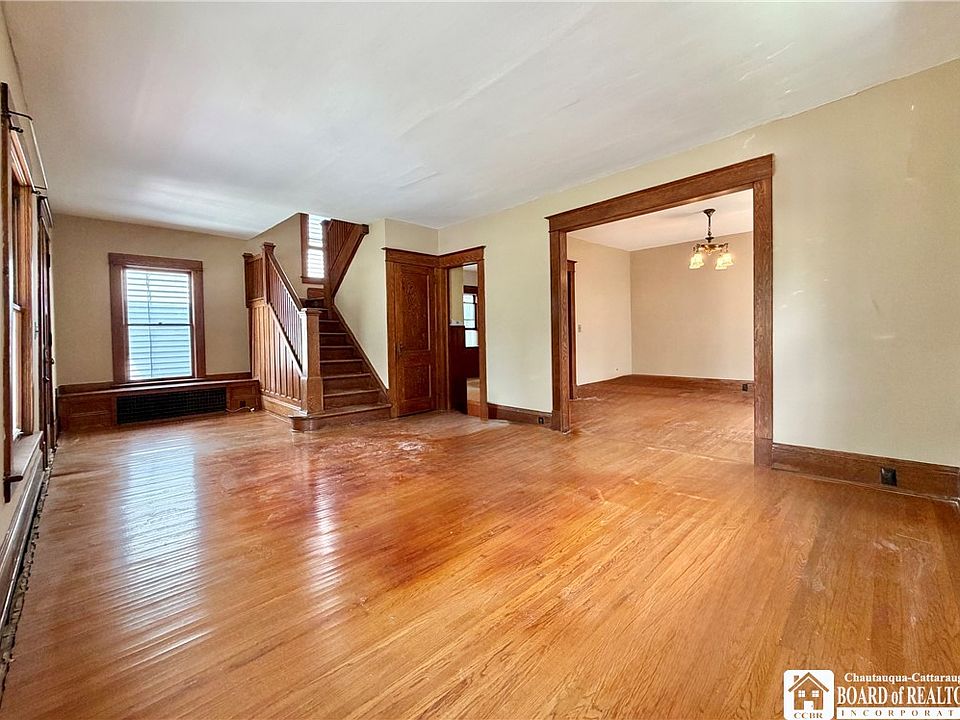 7th image of 762 Park Ave