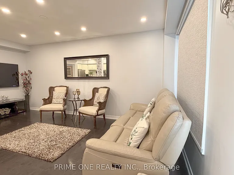 7124 Village Walk — Photo 11