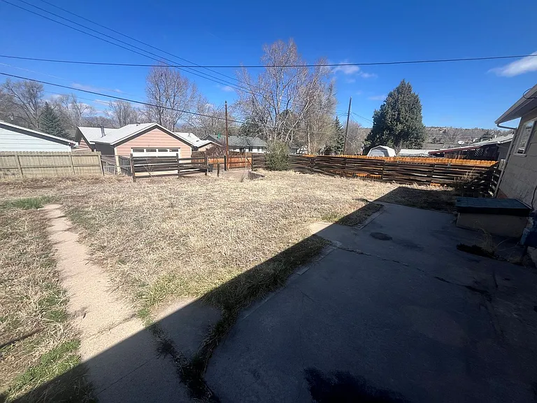 1702 Holmes Dr — Photo 9