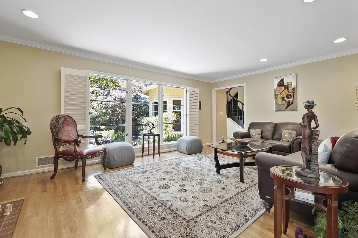 Living Room - 1211 Parkinson Ave