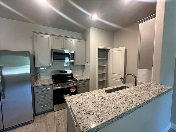 5th image of 104 Turner Dr #B