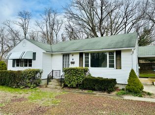 12 Gillette Rd, Norwich, CT 06360