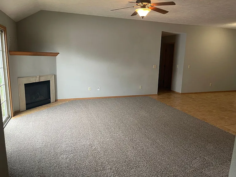 705-707 E Watermill Cir — Photo 3