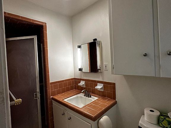 5th image of 203 Broadmoor Blvd