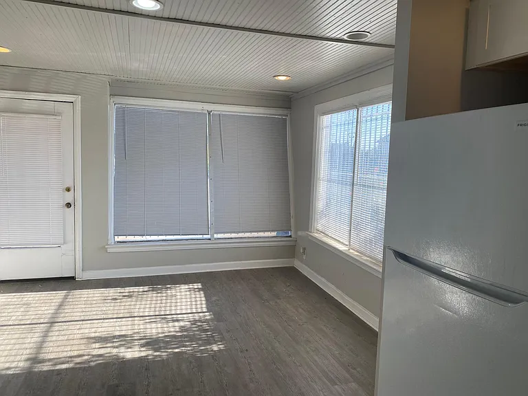 132 College St — Photo 15