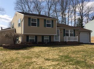 8132 Oldbury Rd, Liverpool, NY 13090