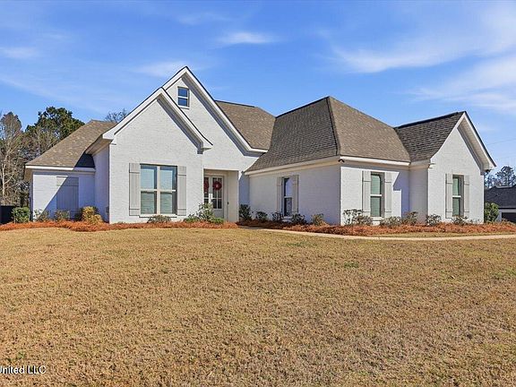 2nd image of 119 Ashwood Ln