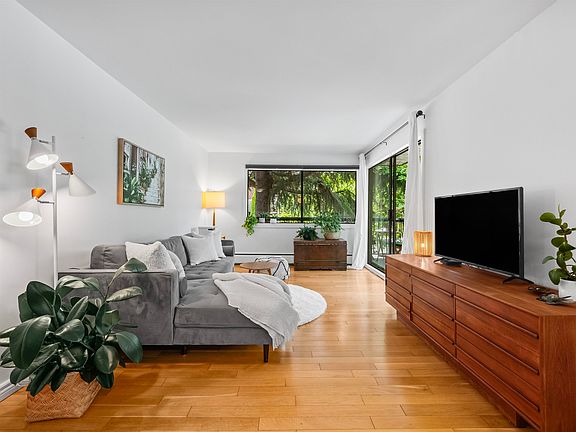 4th image of 2330 Maple St #201